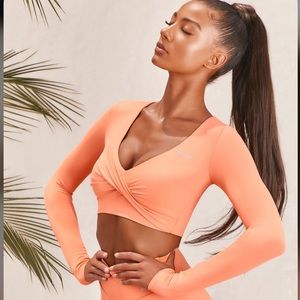 BO and TEE SLINKY LONG SLEEVE CROP TOP